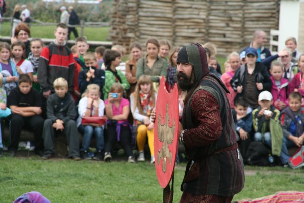 Πέρσης Πεζός. Aρχαιολογικό Φεστιβάλ Biskupin 2011. Σύλλογος Ιστορικών Μελετών "ΚΟΡΥΒΑΝΤΕΣ"