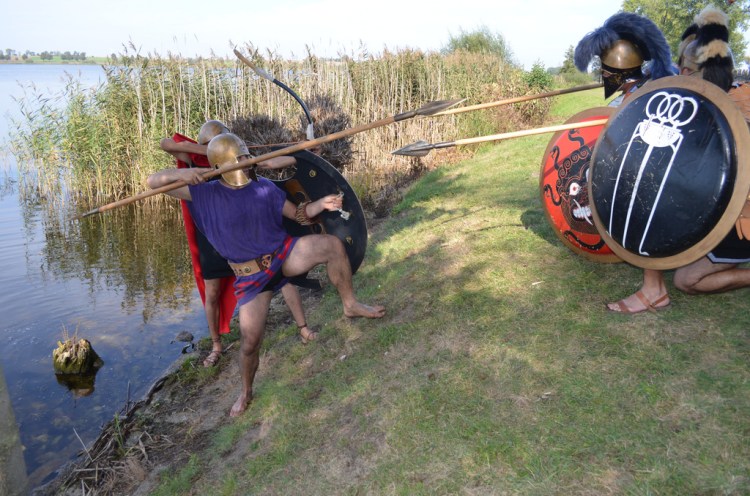 Σύγχρονη Αναπαράσταση αμφίβιας επιχείρησης κατάληψης ακτής. Σύλλογος Ιστορικών Μελετών ΚΟΡΥΒΑΝΤΕΣ