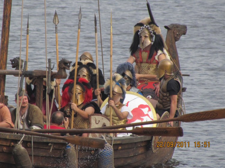 Σύγχρονη Αναπαράσταση Βαριά Οπλισμένων Αθηναίων Πεζοναυτών. Σύλλογος Ιστορικών Μελετών ΚΟΡΥΒΑΝΤΕΣ